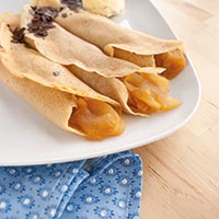 Gefüllte Crêpes mit Eis